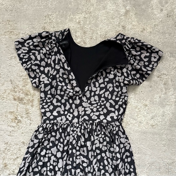 Talula Aritzia Grey & Black Animal Print Flutter Sleeve Dress Size 4 - Picture 14 of 15